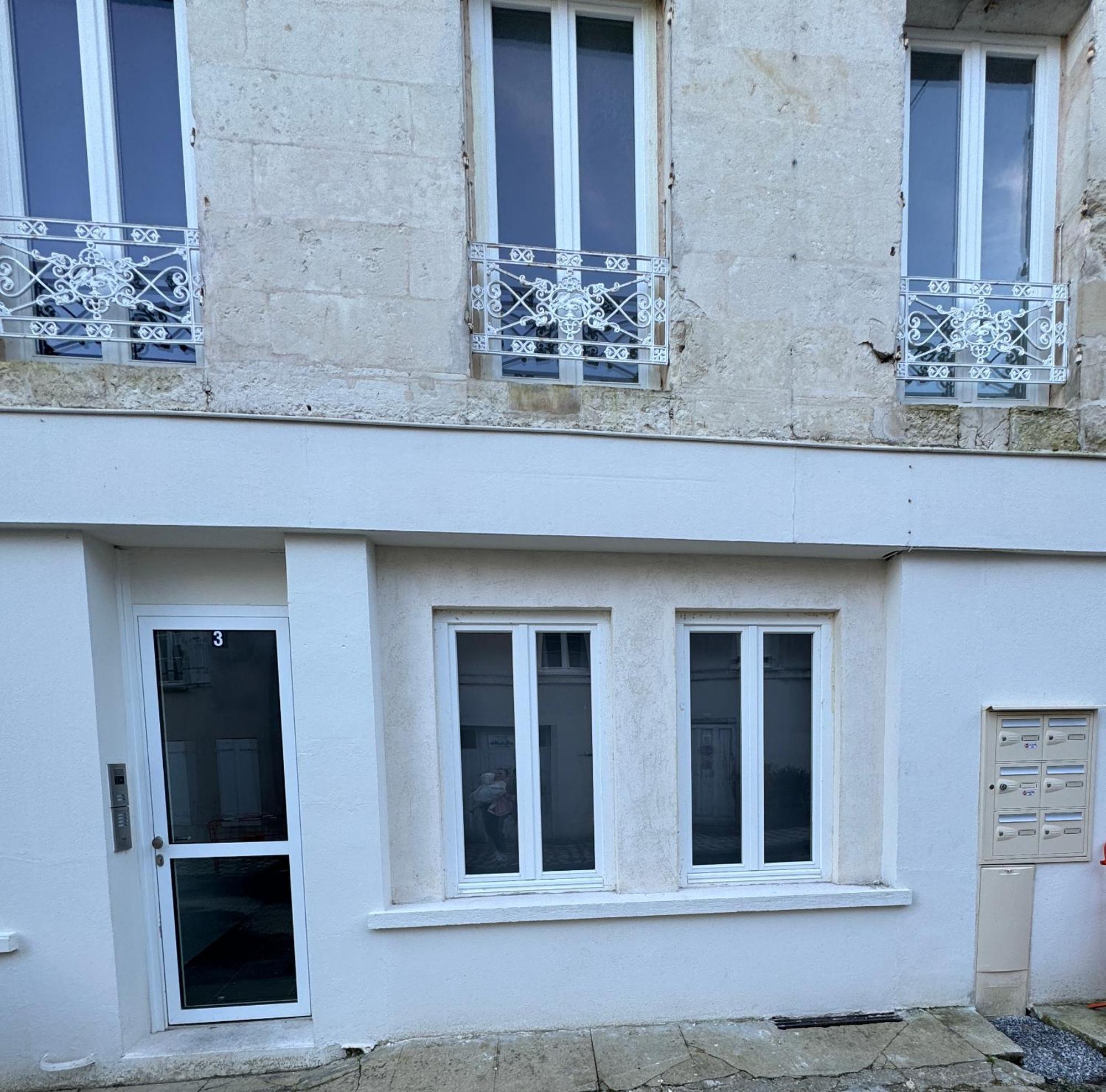 Ave Cesar - Confort Moderne & Charme Gallo-Romain - Coeur De Ville - Tv 4K - Fibre Saintes Exterior photo